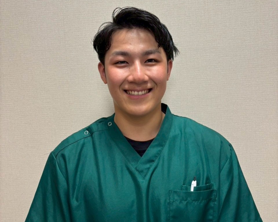 スタッフの顔写真