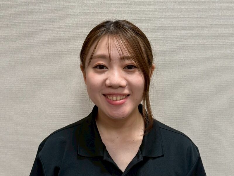 スタッフの顔写真