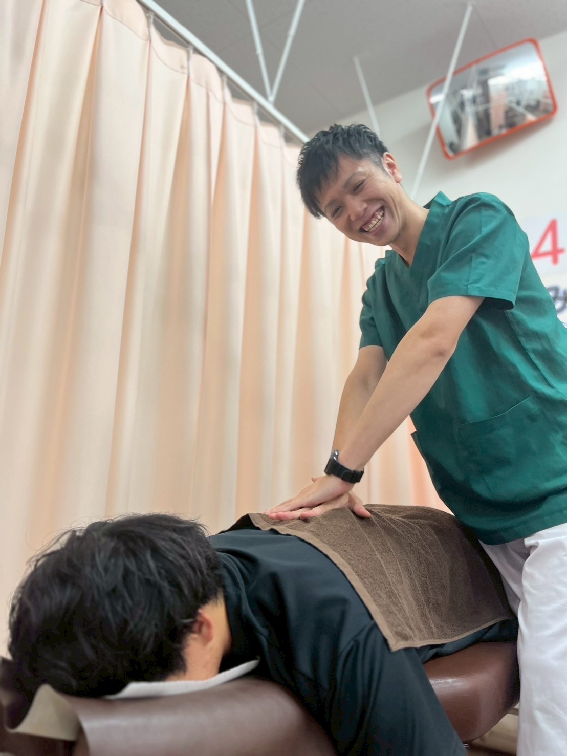 スタッフの顔写真