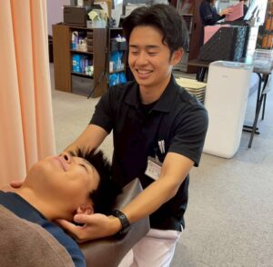 交通事故のむちうちの治療の様子
