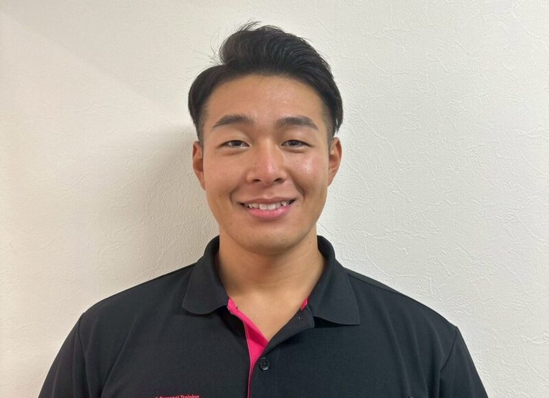 スタッフの顔写真