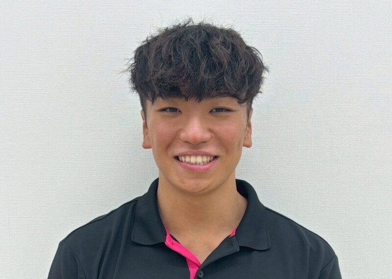 スタッフの顔写真